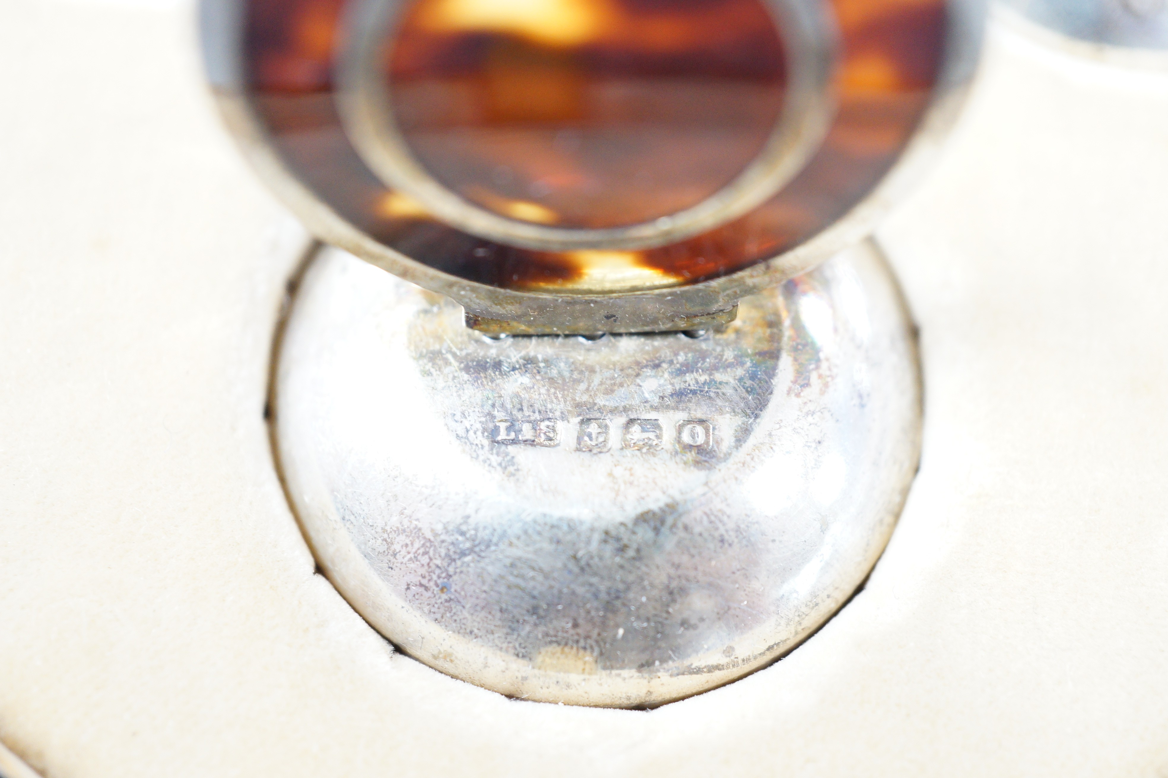 A cased set of George V four silver and tortoiseshell mounted menu holders, Levi & Salaman, Birmingham, 1913, 41mm.